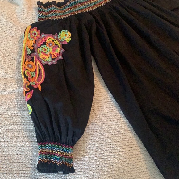 Roja beautiful embroidery top - Picture 2 of 3